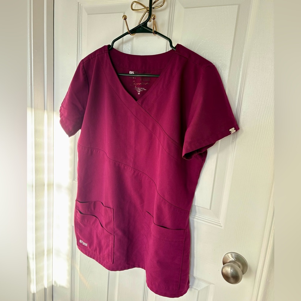 Grey’s Anatomy Scrub Set - Women’s Maroon V-neck top and Pants Medium - Picture 5 of 14